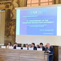 Panel 1 - Il ruolo dei regolatori e i modelli di regolazione | Moderatore: Juan Montero, Direttore settore trasporti, Florence School of Regulation Relatori: Patrick Vieu, Vicepresidente ART, Francia; Patricia Cordovilla, Direttore trasporti CNMC, Spagna; Martin Jones, Vicedirettore accesso e affari internazionali ORR, Regno Unito; Christian Wolf, Capo coordinamento internazionale intersettoriale BNtzA, Germania; Susana Baptista, Direttore vigilanza AMT, Portogallo.