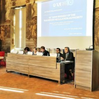 Panel 2 - Prospettive europee e globali della regolazione economica | Moderatore: Francesco Parola, Componente del Consiglio ART. Relatori: Elisabetta Garofalo, DG Move, Commissione Europea; Rosario Macario, Professoressa Instituto Superior Técnico, Lisbona, Advisory board ART; Juan Montero, Direttore settore trasporti, Florence School of Regulation; Thanos Pallis, Professore Università del Pireo, Atene, Advisory board ART.